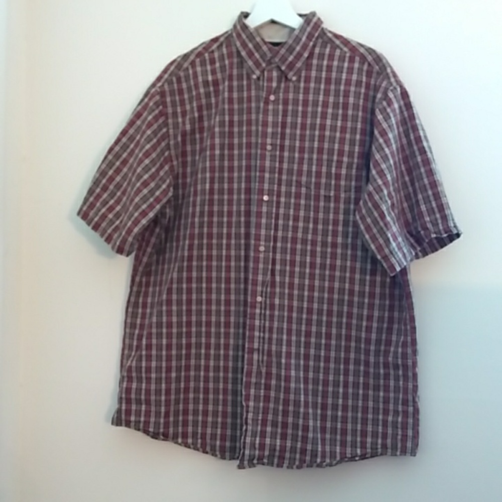 Plaid short sleeve button up shirt